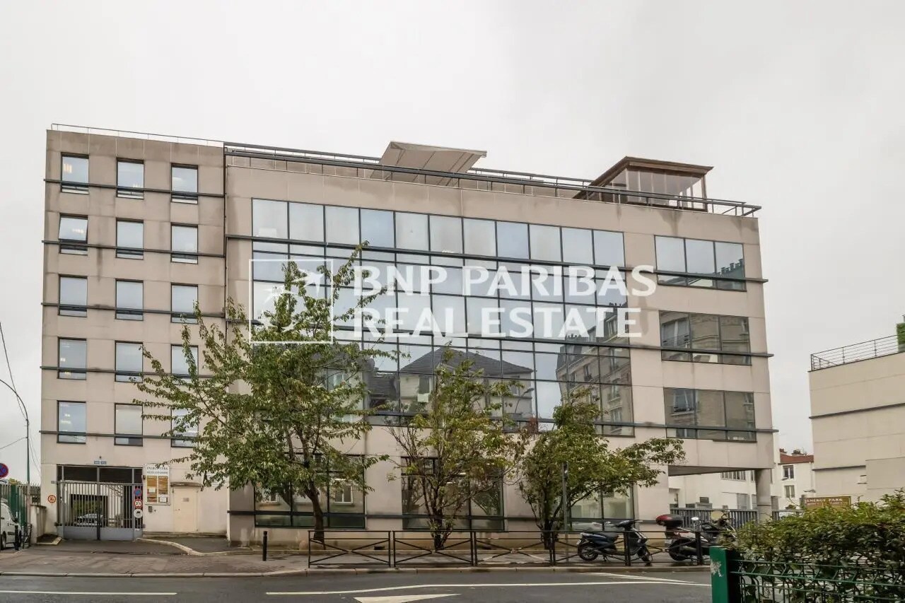 Office in Saint-Ouen-sur-Seine to rent Building Photo- Image 1 of 11