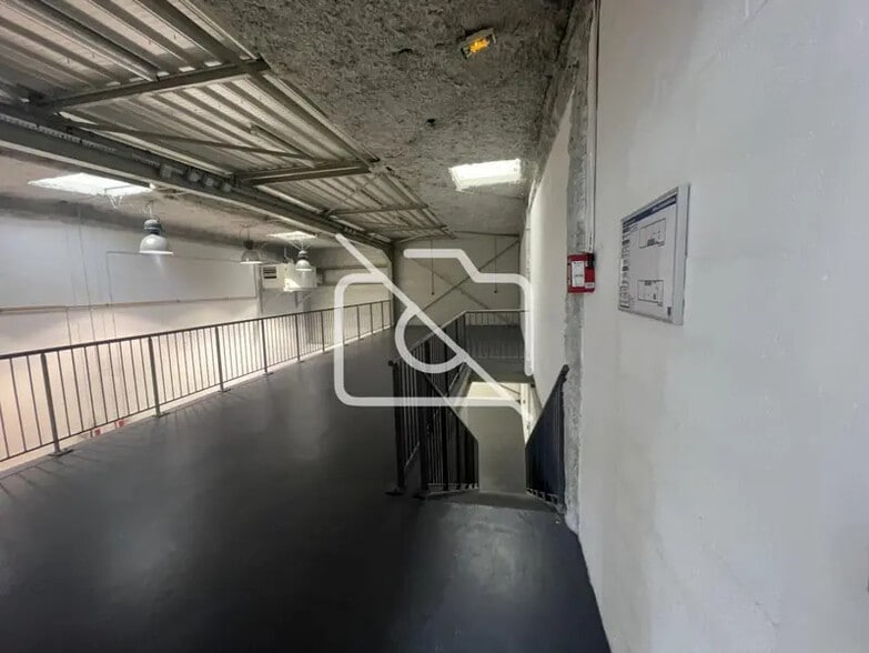 Industrial in Choisy-le-Roi to rent - Interior Photo - Image 2 of 5
