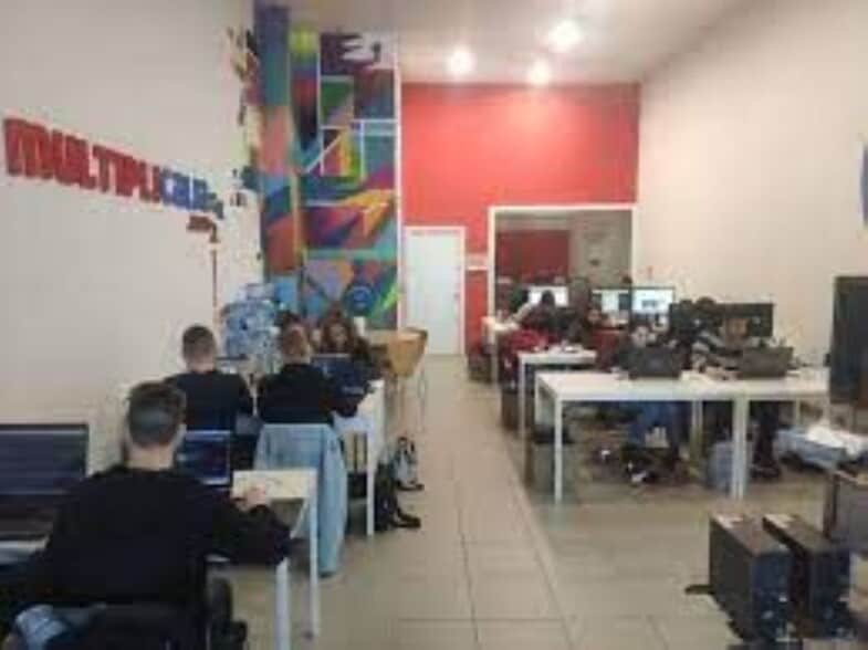 Calle Luis Fuentes Bejarano, 9, SEVILLA, Sevilla to rent - Building Photo - Image 1 of 6