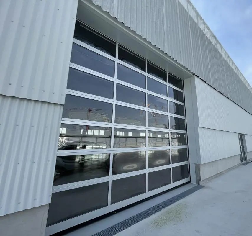 Location Entrepôt 2 736 m² - Photo 1