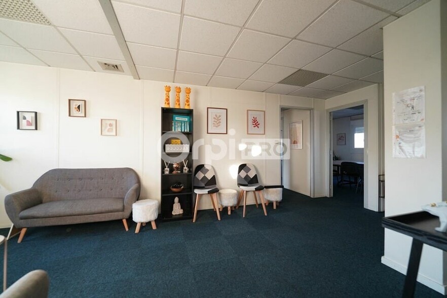 352 Cours Emile Zola, Villeurbanne to rent - Interior Photo - Image 1 of 9