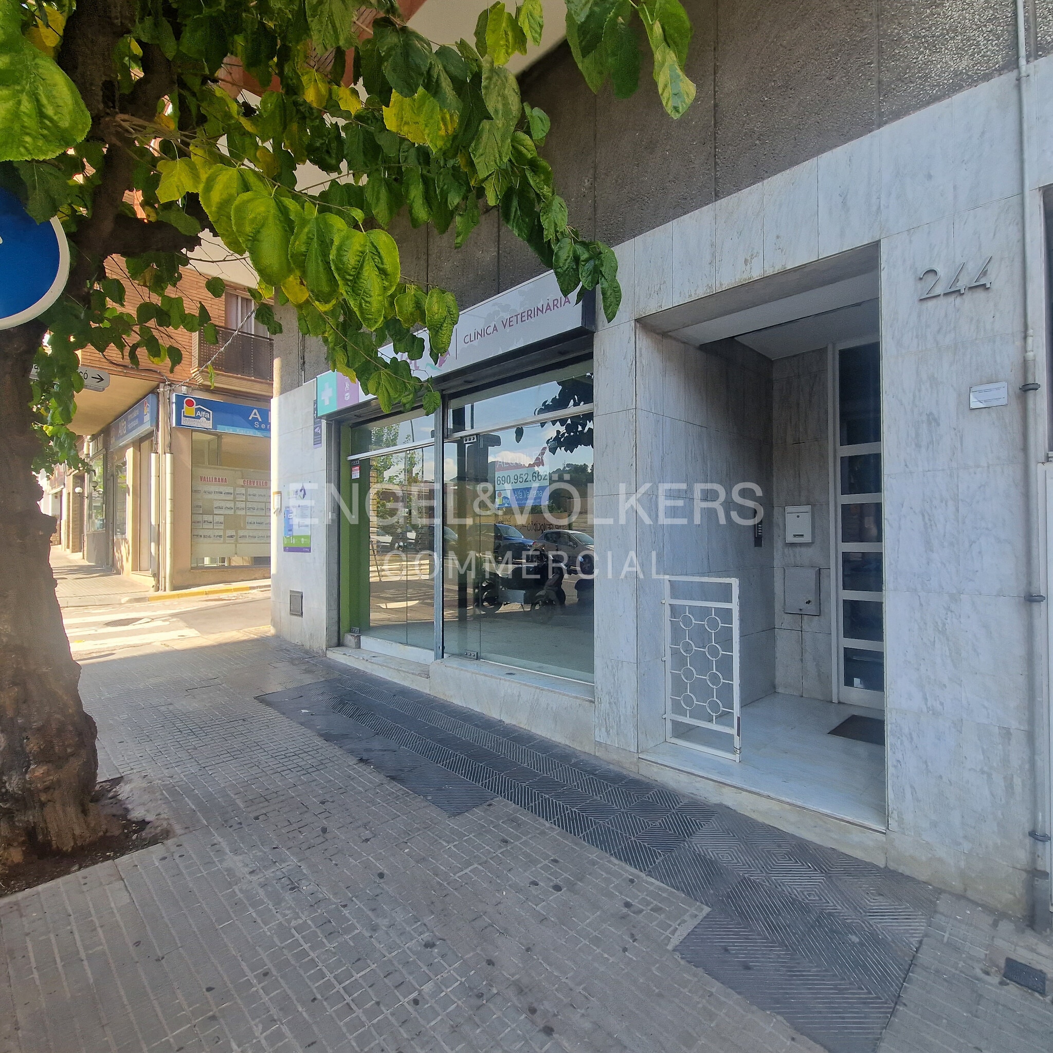 Retail in Vallirana, Barcelona to rent Interior Photo- Image 1 of 9