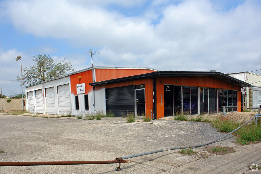 2423 Broadway St, San Antonio, TX for rent - Building Photo - Image 2 of 5