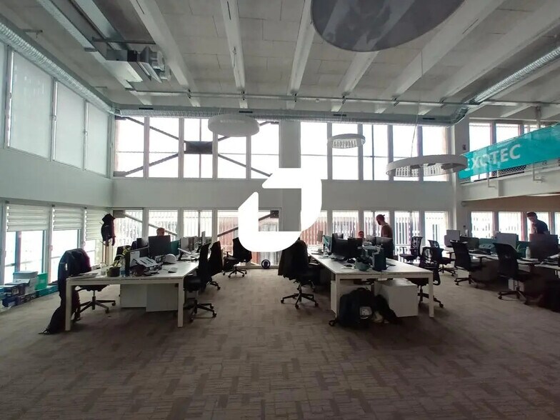 132 Allée Des Mannequins, Villeneuve-d'Ascq to rent - Building Photo - Image 3 of 7