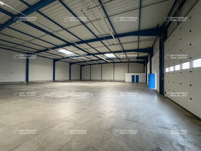 17 Rue En Rosey, Saint-Apollinaire to rent - Interior Photo - Image 3 of 9