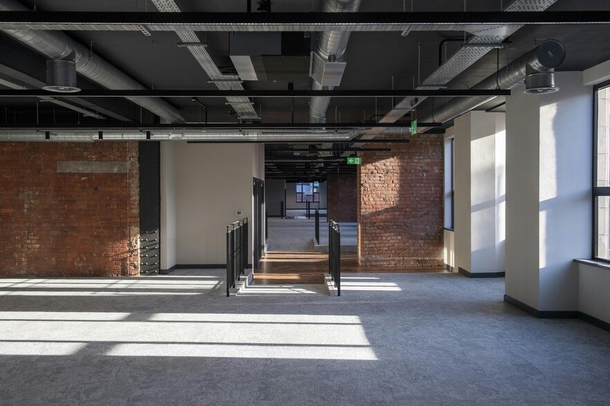 58-60 Whitworth St, Manchester to rent - Building Photo - Image 2 of 17