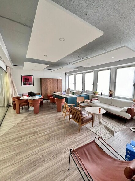 52 Quai Des Carrieres, Charenton-le-Pont to rent - Interior Photo - Image 2 of 8