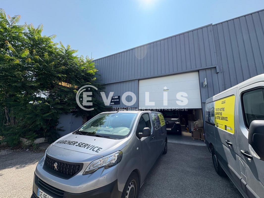Light Industrial in Vénissieux to rent Building Photo- Image 1 of 18