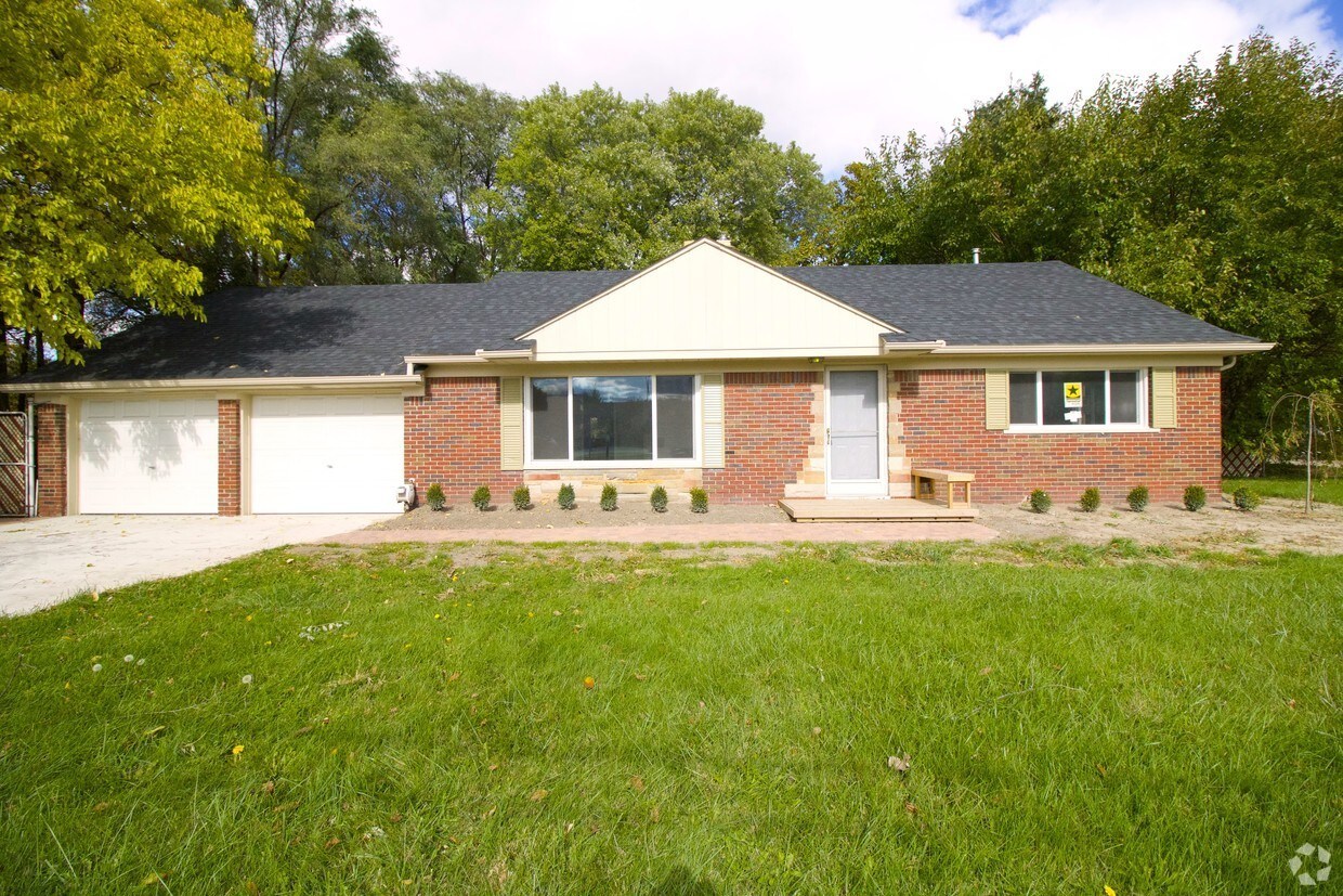 22985 Iroquois St, Clinton Township, MI for sale Primary Photo- Image 1 of 1