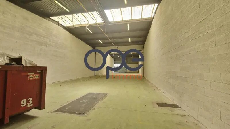 Industrial in SAINT-OUEN-L'AUMONE to rent Interior Photo- Image 1 of 4