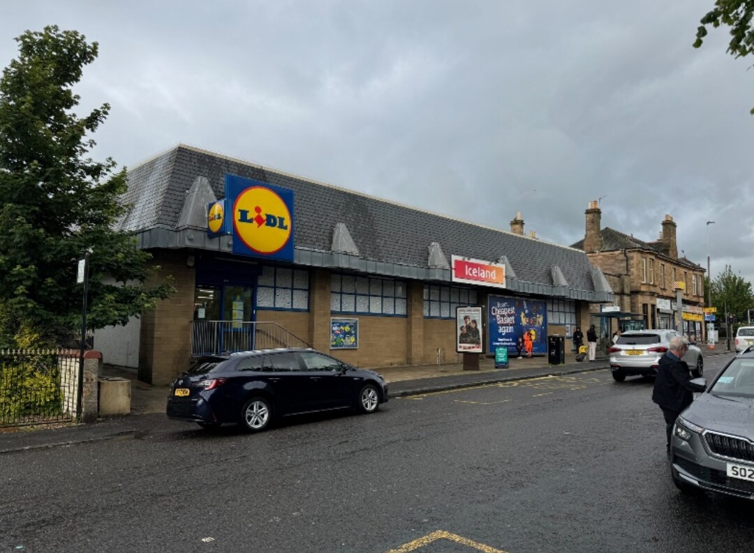 9-11 Ferniehill Dr, Edinburgh to rent Building Photo- Image 1 of 1