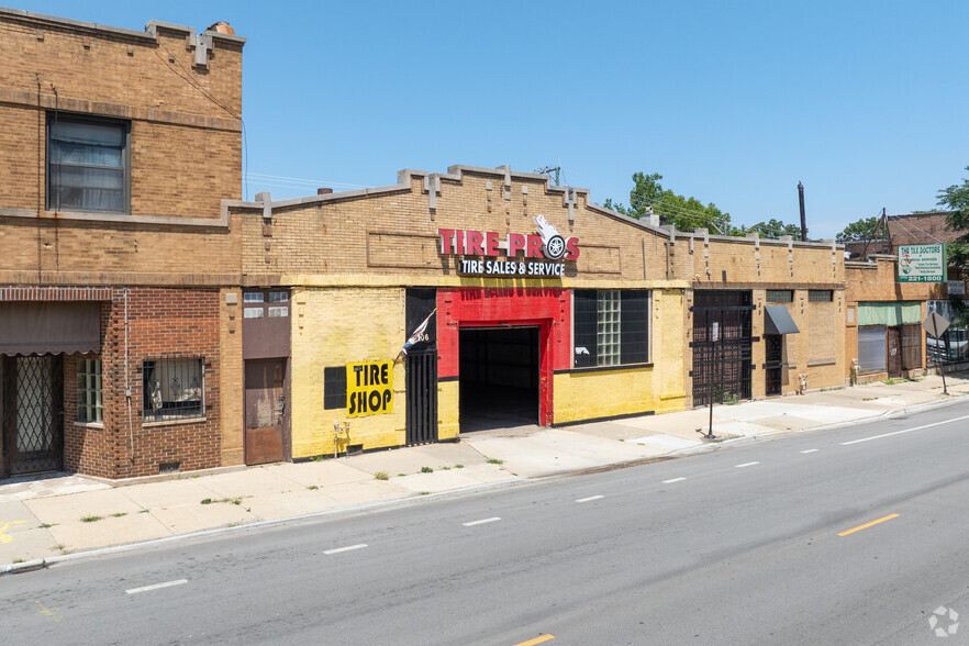 2206 E 75th St, Chicago, IL for rent - Building Photo - Image 1 of 16