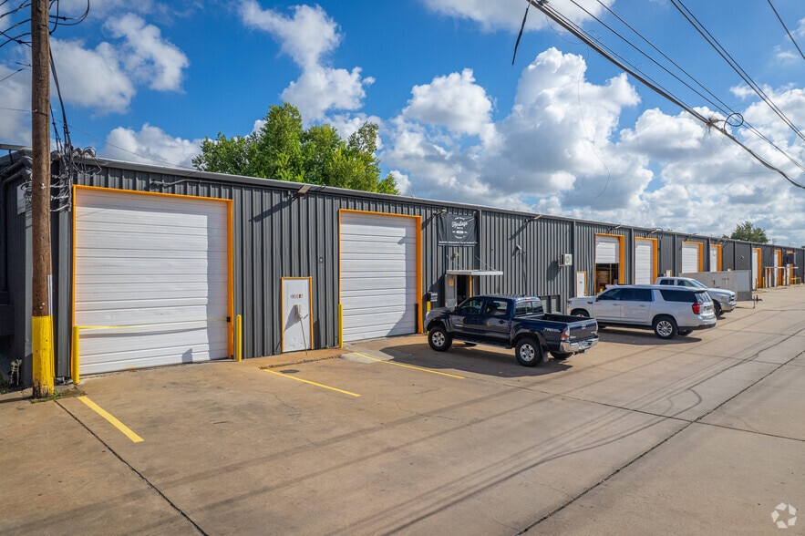 3306 Ella Blvd, Houston, TX to rent - Building Photo - Image 3 of 9