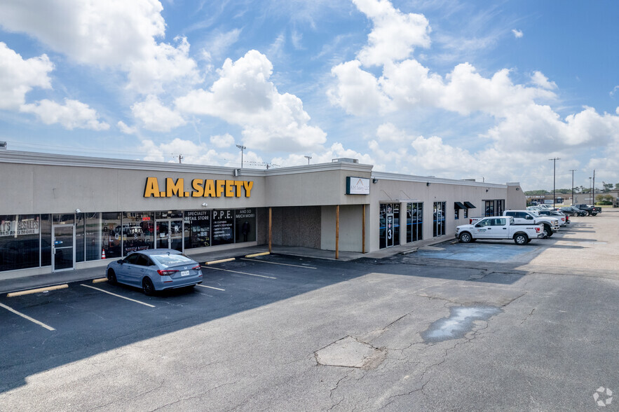 909 S Broadway St, La Porte, TX for rent - Building Photo - Image 3 of 5