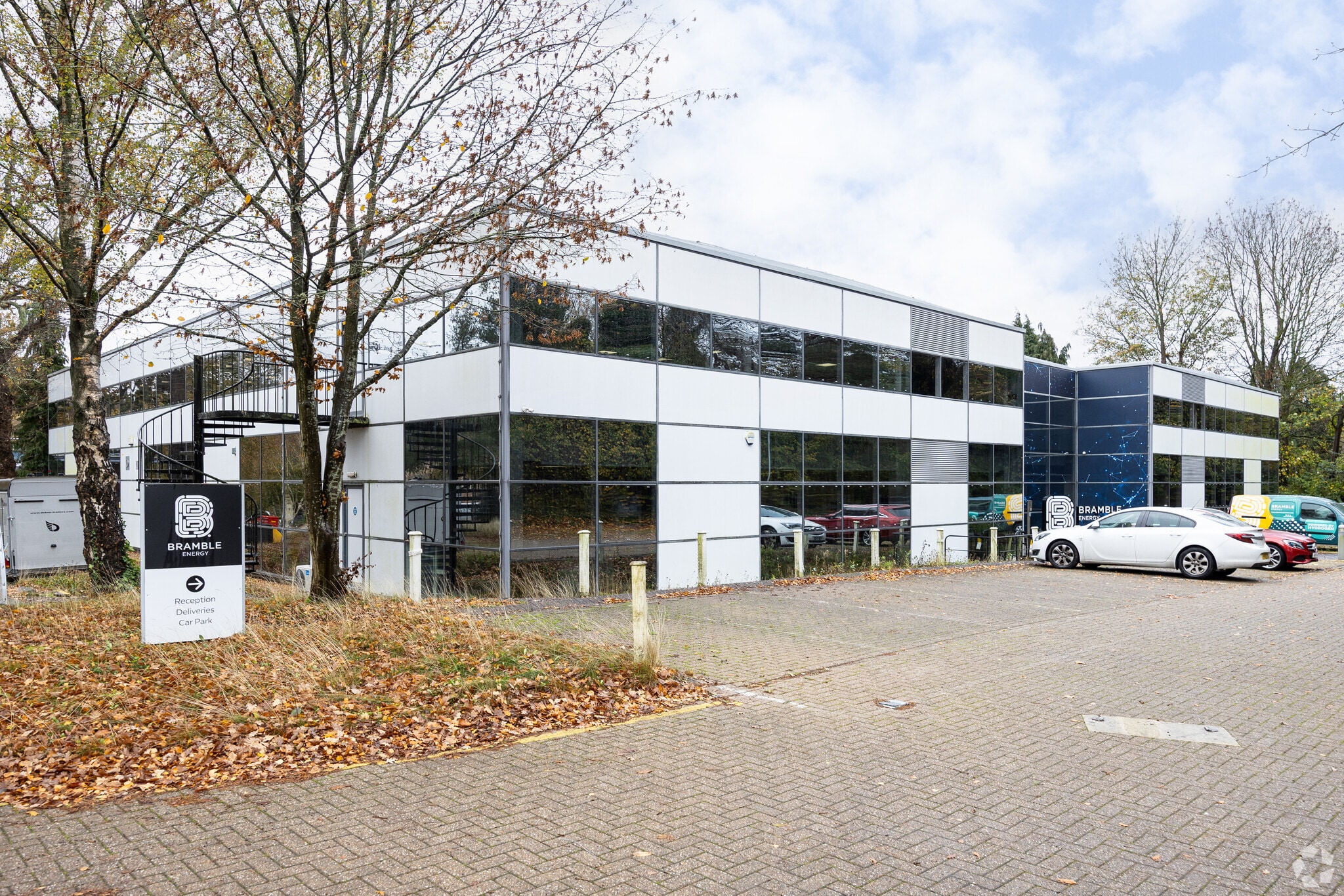 Brighton Rd, Crawley for sale Primary Photo- Image 1 of 1