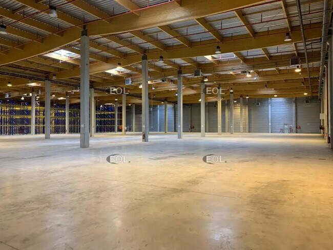 Location Entrepôt 6 345 m²