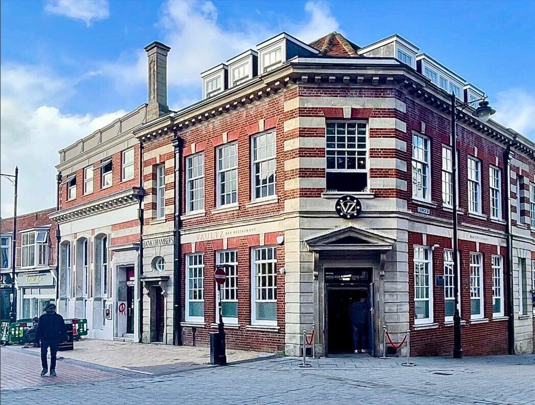 2 Winchester St, Basingstoke to rent Building Photo- Image 1 of 2