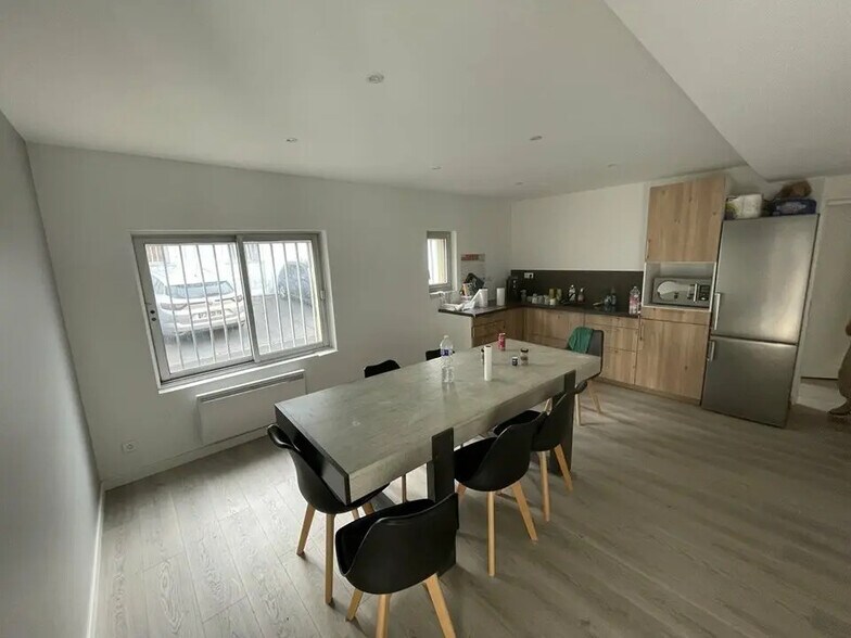 Industrial in La Chapelle-sur-Erdre to rent - Building Photo - Image 2 of 7