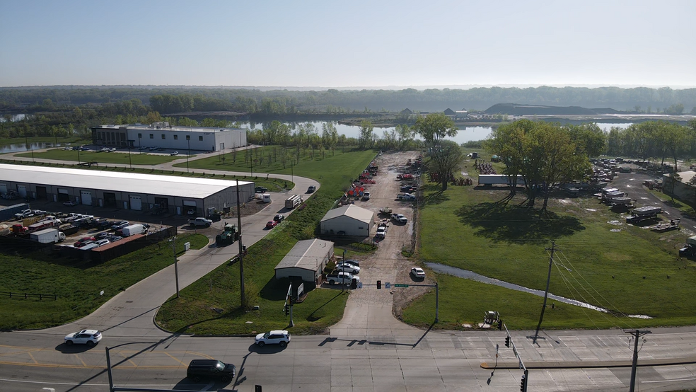 5289 NW Beaver Dr, Johnston, IA for rent - Building Photo - Image 3 of 9