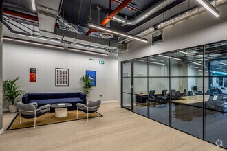 2-18 Warburton Rd, London to rent Interior Photo- Image 2 of 10