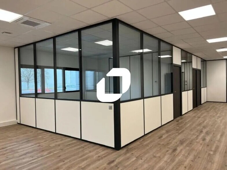 Office in Les Sorinières to rent - Interior Photo - Image 3 of 9