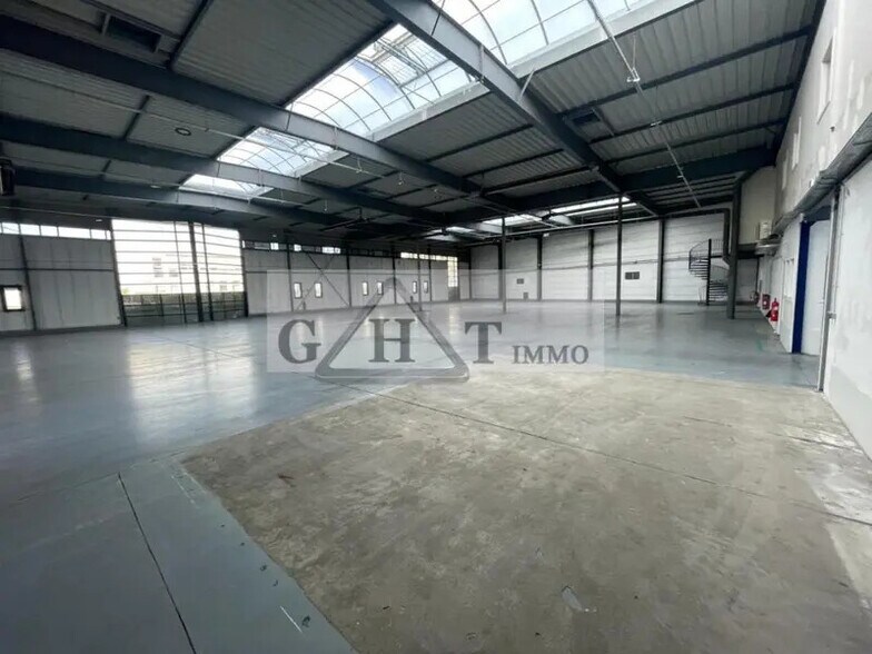Industrial in Créteil to rent - Interior Photo - Image 2 of 4