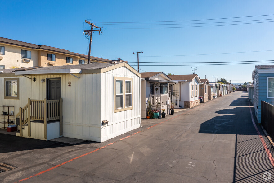 2060 Newport Blvd, Costa Mesa, CA for sale - Building Photo - Image 1 of 1