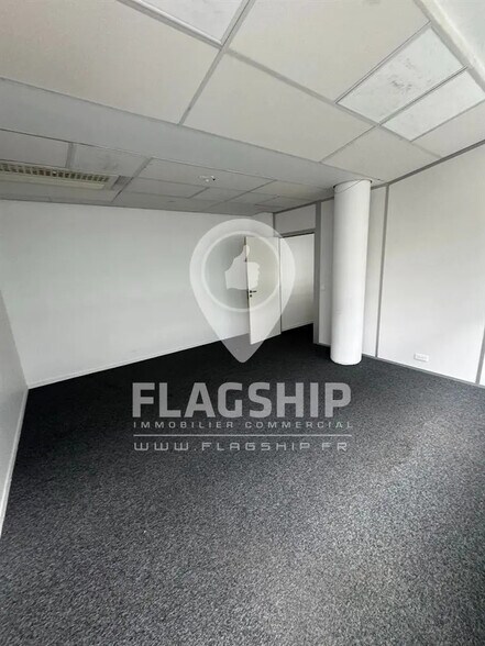 Office in Pantin to rent - Building Photo - Image 3 of 7