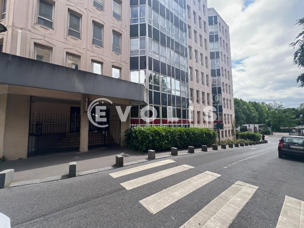 Office in Noisy-le-Grand for sale Building Photo- Image 1 of 9
