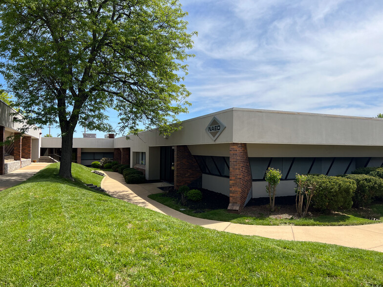 1181 Corporate Lake Dr, Creve Coeur, MO for sale - Building Photo - Image 1 of 5