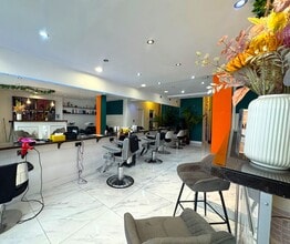 69-69B Lavender Hl, London to rent Interior Photo- Image 2 of 7