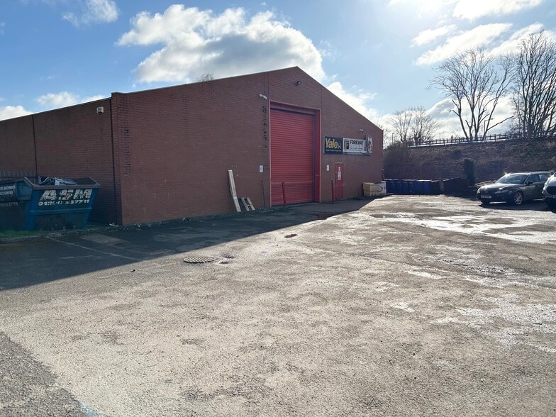 Unit 7 Corinium Industrial Estate, Raans Road, Amersham to rent - Building Photo - Image 2 of 7