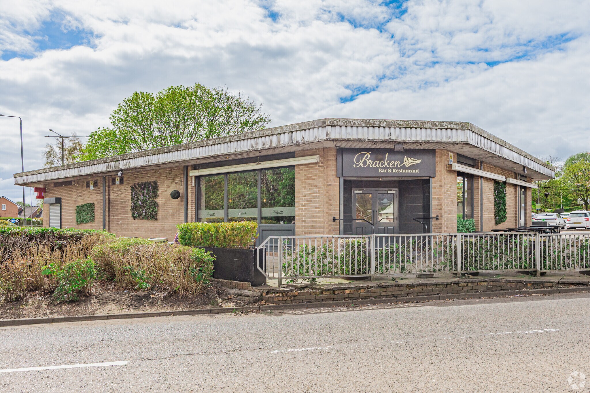 14-16 Bridgewater Pl, Erskine for sale Primary Photo- Image 1 of 3