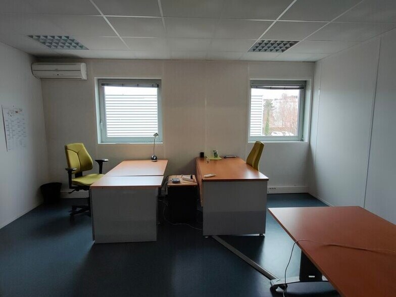 Light Industrial in Saint-Priest to rent - Interior Photo - Image 3 of 8