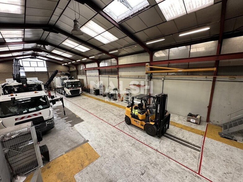 Light Industrial in Mions to rent - Building Photo - Image 2 of 7