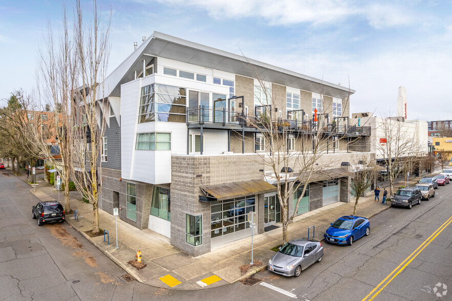 4011 NE Hancock St, Portland, OR for rent - Primary Photo - Image 1 of 5