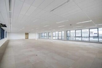 53 Rue Du Port, Nanterre to rent Building Photo- Image 1 of 1