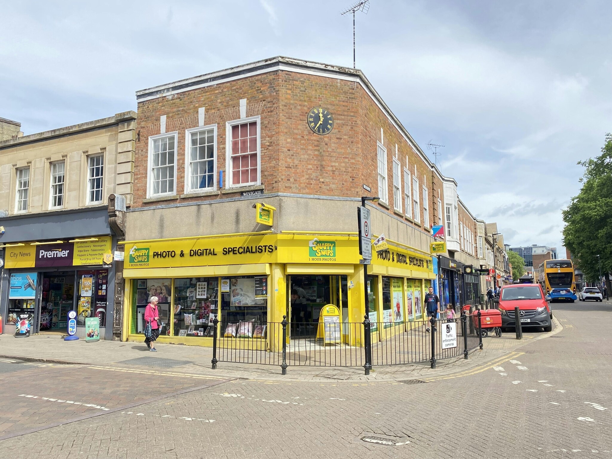26-28 Broadway, Peterborough to rent Building Photo- Image 1 of 6