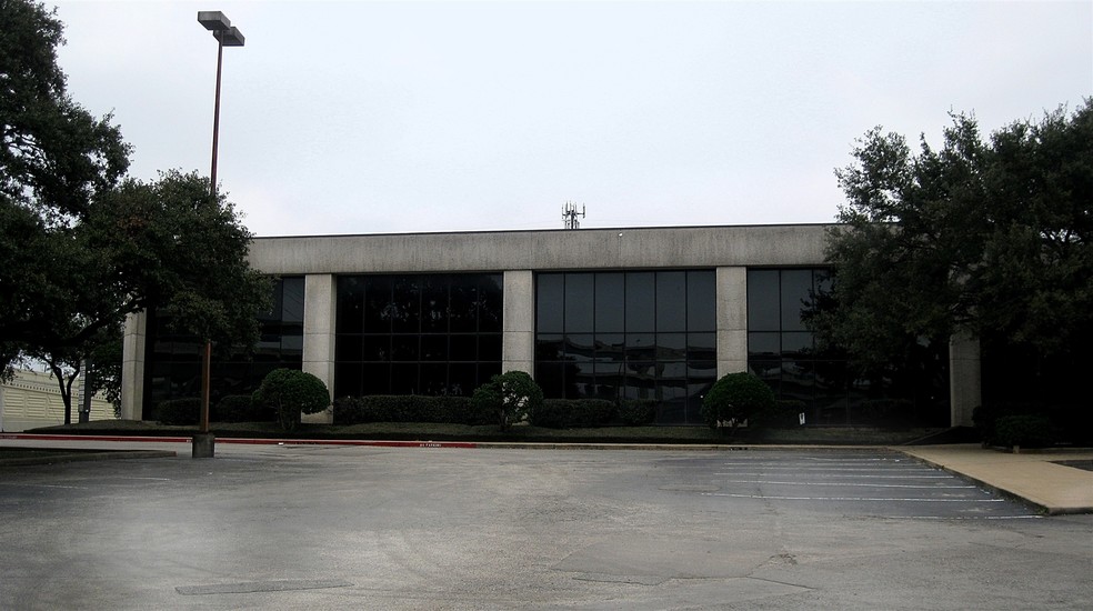 1080 W Sam Houston Pky N, Houston, TX for rent - Building Photo - Image 3 of 3