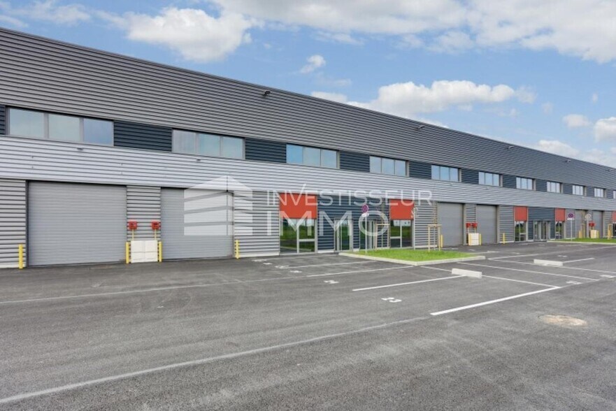 Light Industrial in Le Thillay to rent - Building Photo - Image 2 of 4