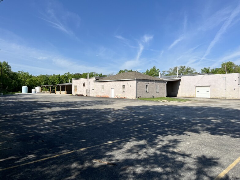 1001 Clinton St, Lockport, IL for rent - Building Photo - Image 2 of 3