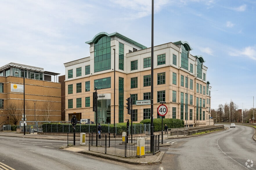 11 Vine St, Uxbridge for sale - Building Photo - Image 3 of 6