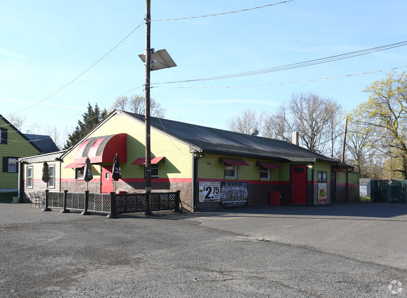 216 4th St, Fieldsboro, NJ for sale - Primary Photo - Image 1 of 8