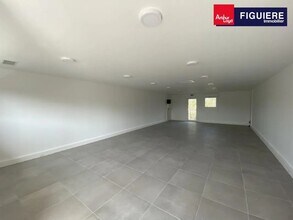 215 Avenue Jean Monnet, Saint-Cannat to rent Interior Photo- Image 1 of 2