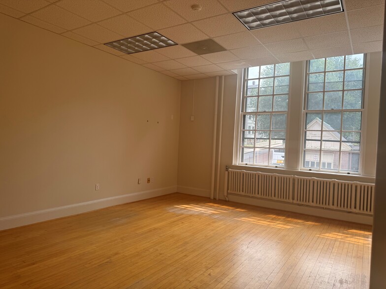 16 Hurd Rd, Brookline, MA for rent - Building Photo - Image 2 of 6