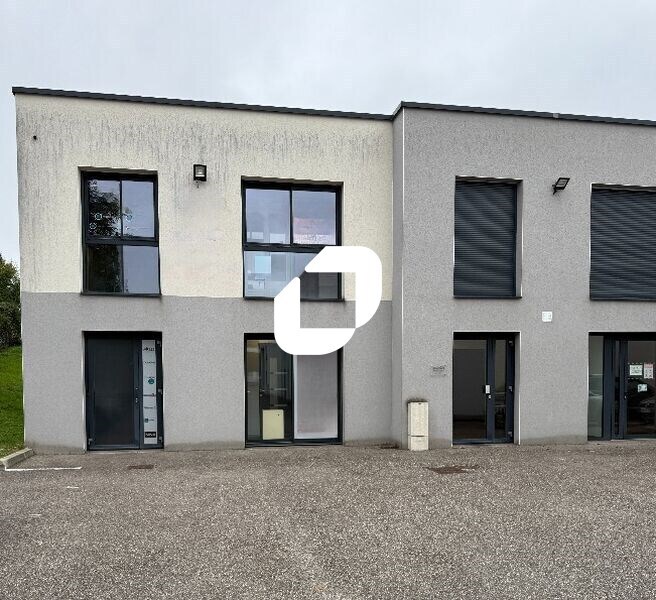 Office in Saint-Laurent-de-Mure for sale Building Photo- Image 1 of 8