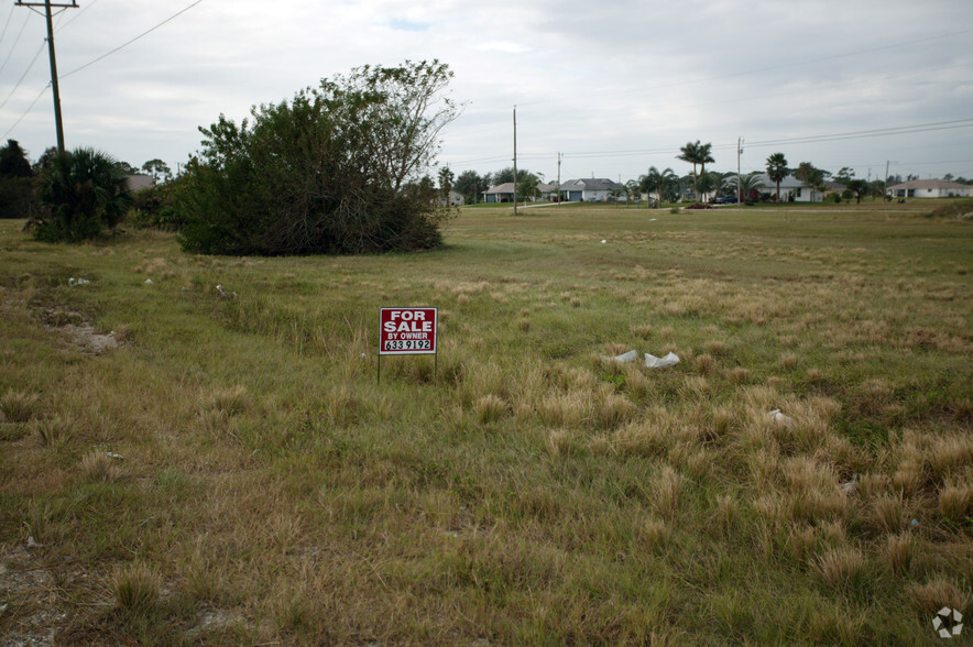 620 Andalusia Blvd, Cape Coral, FL for sale - Primary Photo - Image 1 of 2