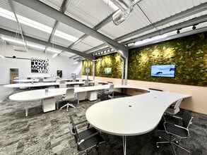 325 Ordsall Ln, Salford to rent Interior Photo- Image 2 of 22