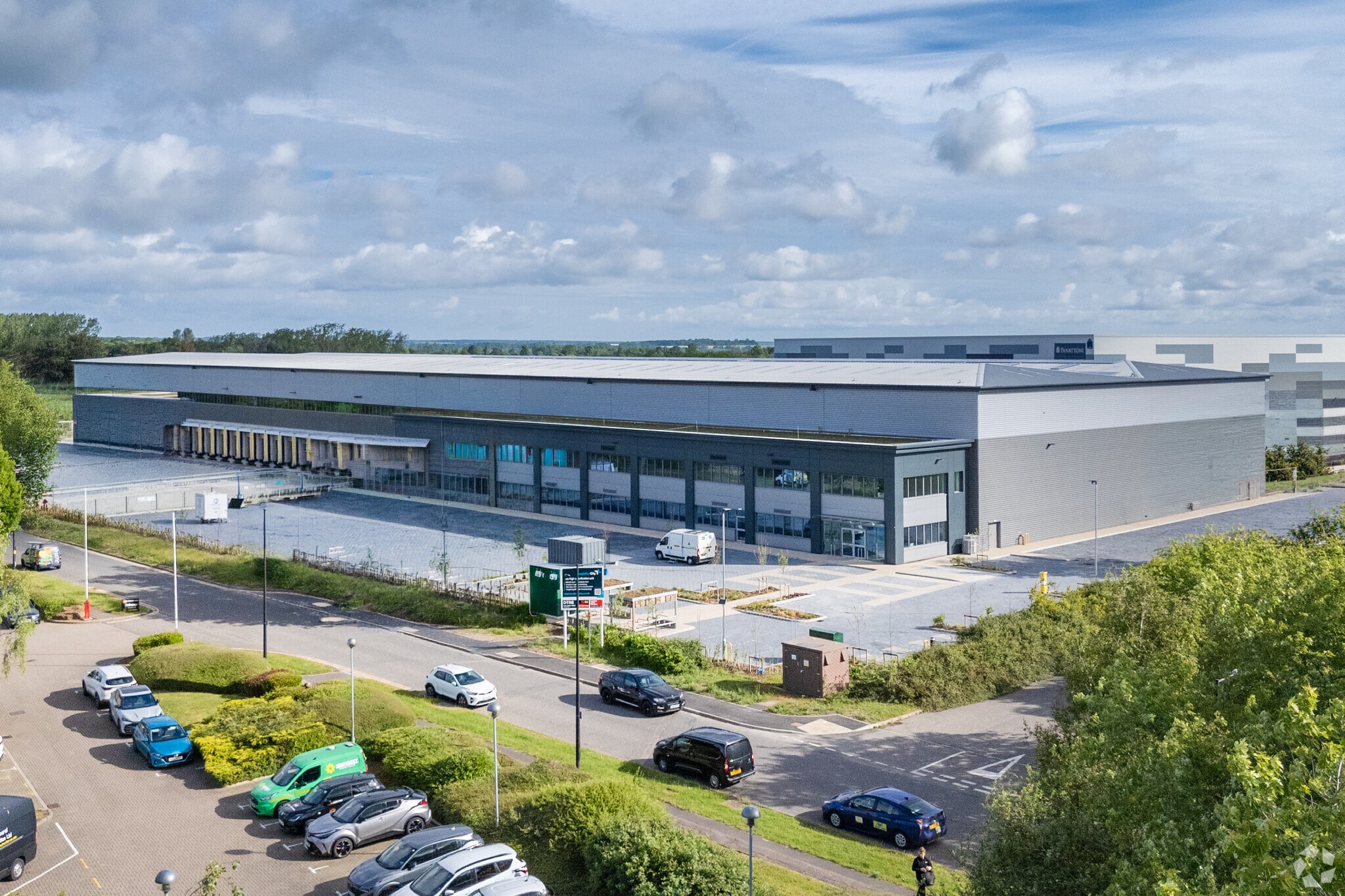 1 Michigan Dr, Milton Keynes to rent Primary Photo- Image 1 of 5