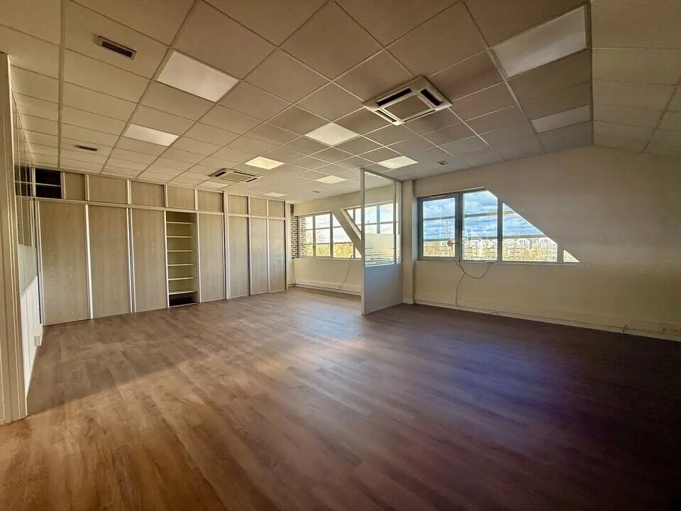 Location Bureaux 56 m² à 310 m² - Photo 1